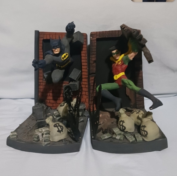 Officially Licensed DC Batman and Robin Bookends - Picture 2 of 8